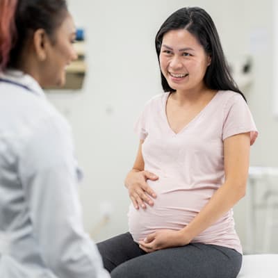 Provider talking to expectant mother.